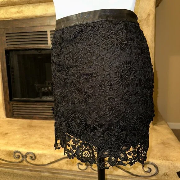 Jupe Crayon En Dentelle Noire Forever 21 Taille S - Neuf Avec étiquettes (NWT)